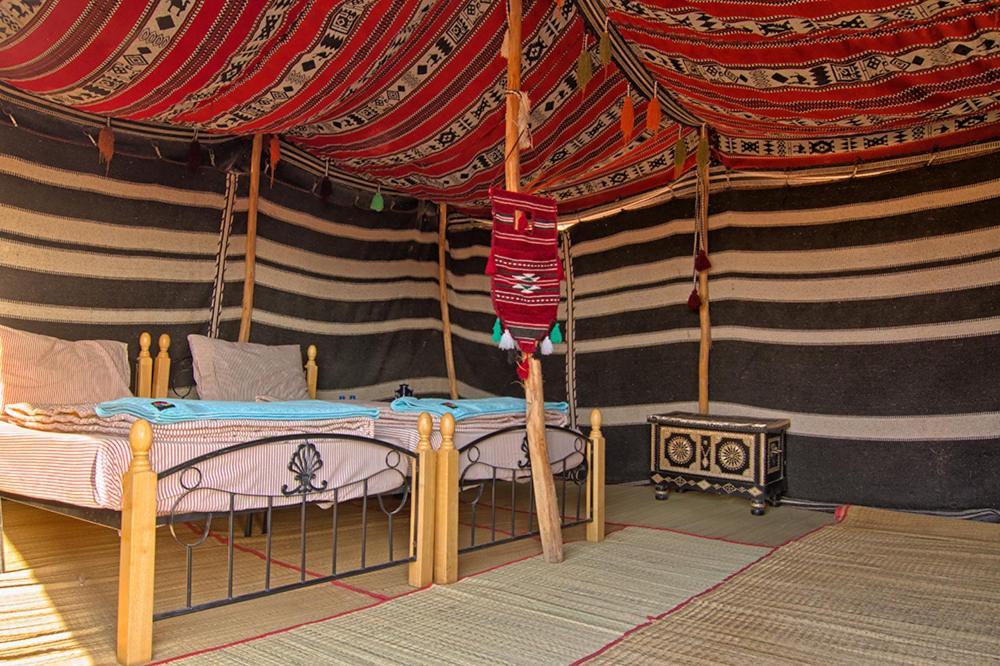Desert Retreat Camp Al Wasil Phòng bức ảnh